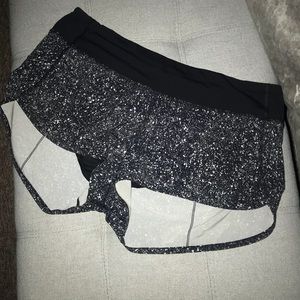 Sz 6 Lululemon run speed short - Black/Gray/White